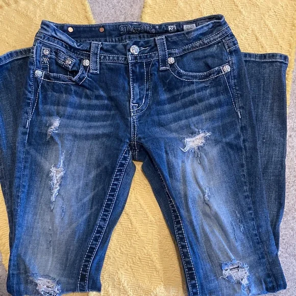 Gorgeous pair of Miss Me mid rise skinny distressed Angel wings 28x32 - Picture 3 of 5